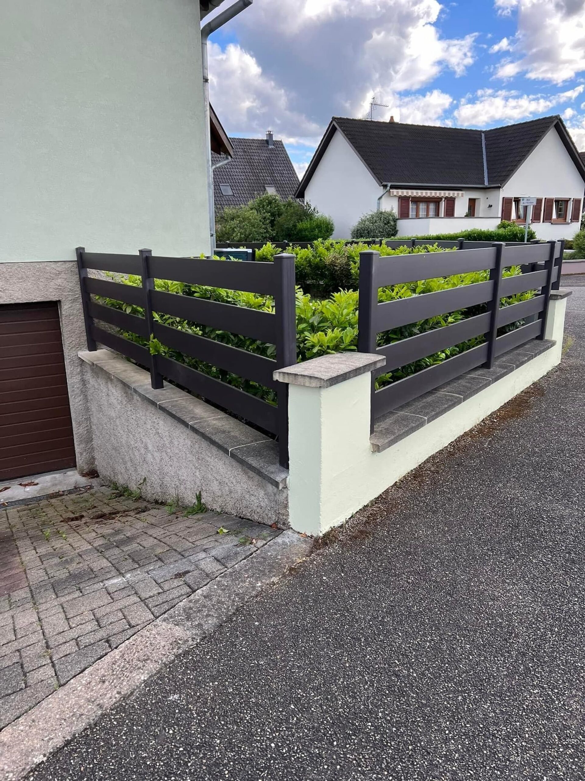 VENTE_CLOTURE_PORTAIL_PORTILLON_GARDE_CORP SCALED | Novacloture Pose de clôtures et portails pour particuliers aux environs de Strasbourg et Haguenau Brumath 0